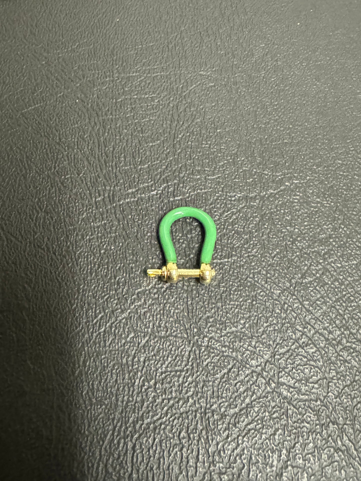 Screw Clasp Enamel
