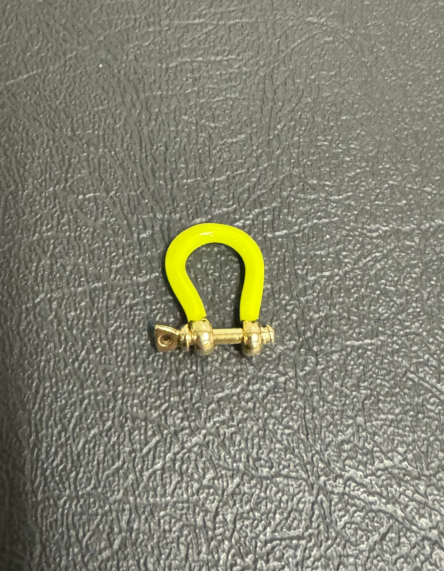 Screw Clasp Enamel