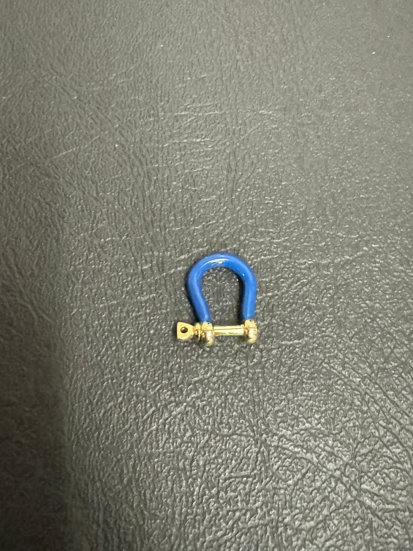 Screw Clasp Enamel