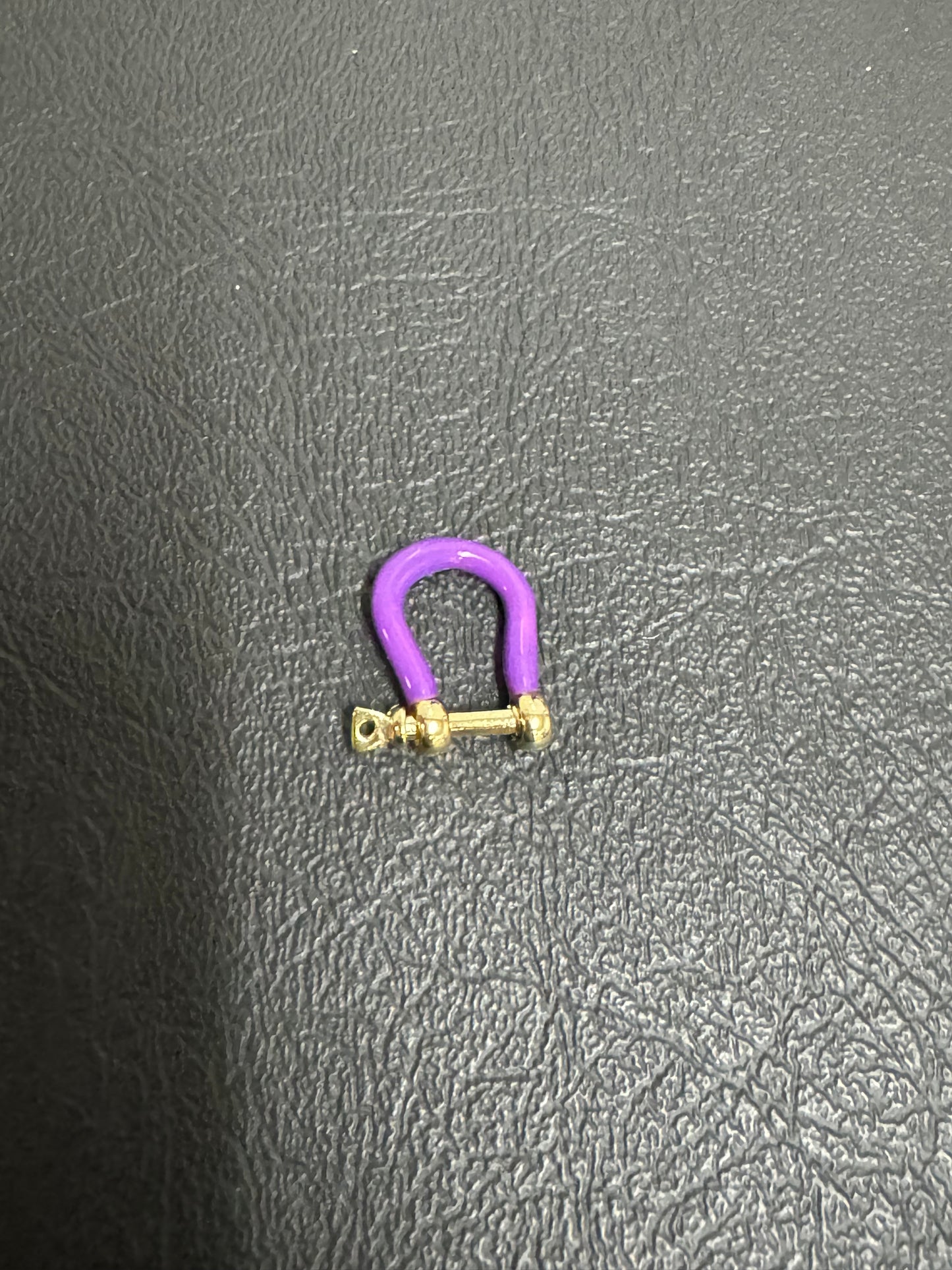Screw Clasp Enamel