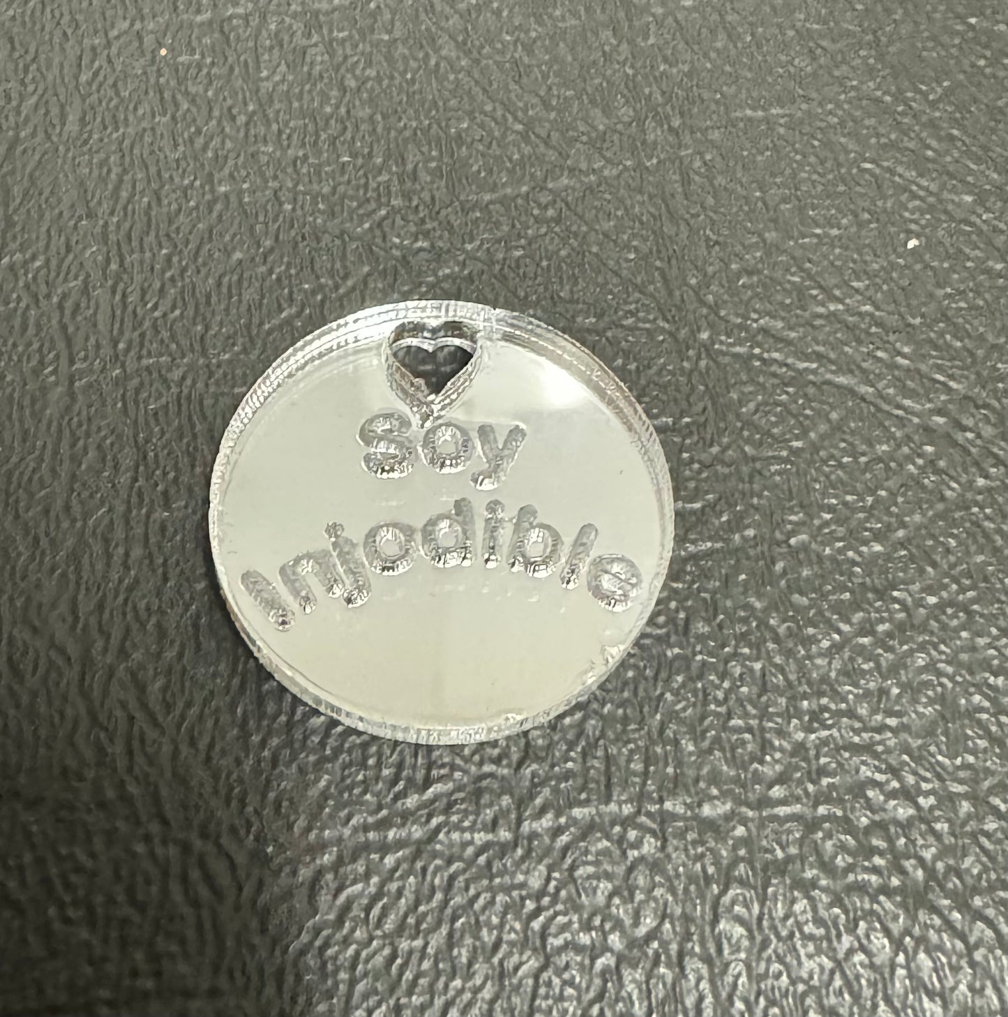 Acrylic Charm “soy injodible”