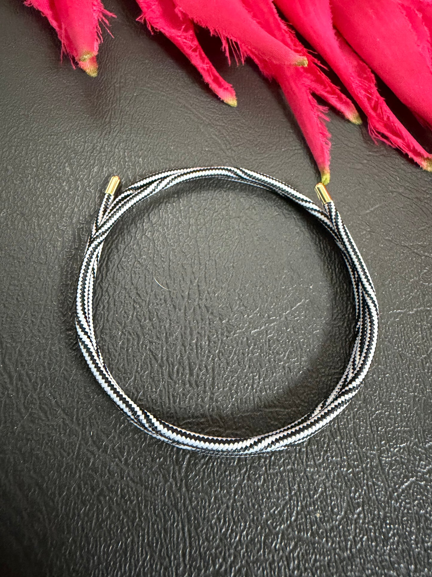 Magnetic necklace/bracelet