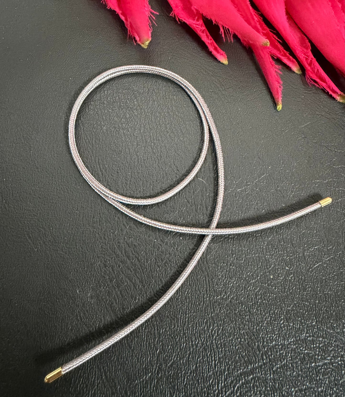 Magnetic necklace/bracelet