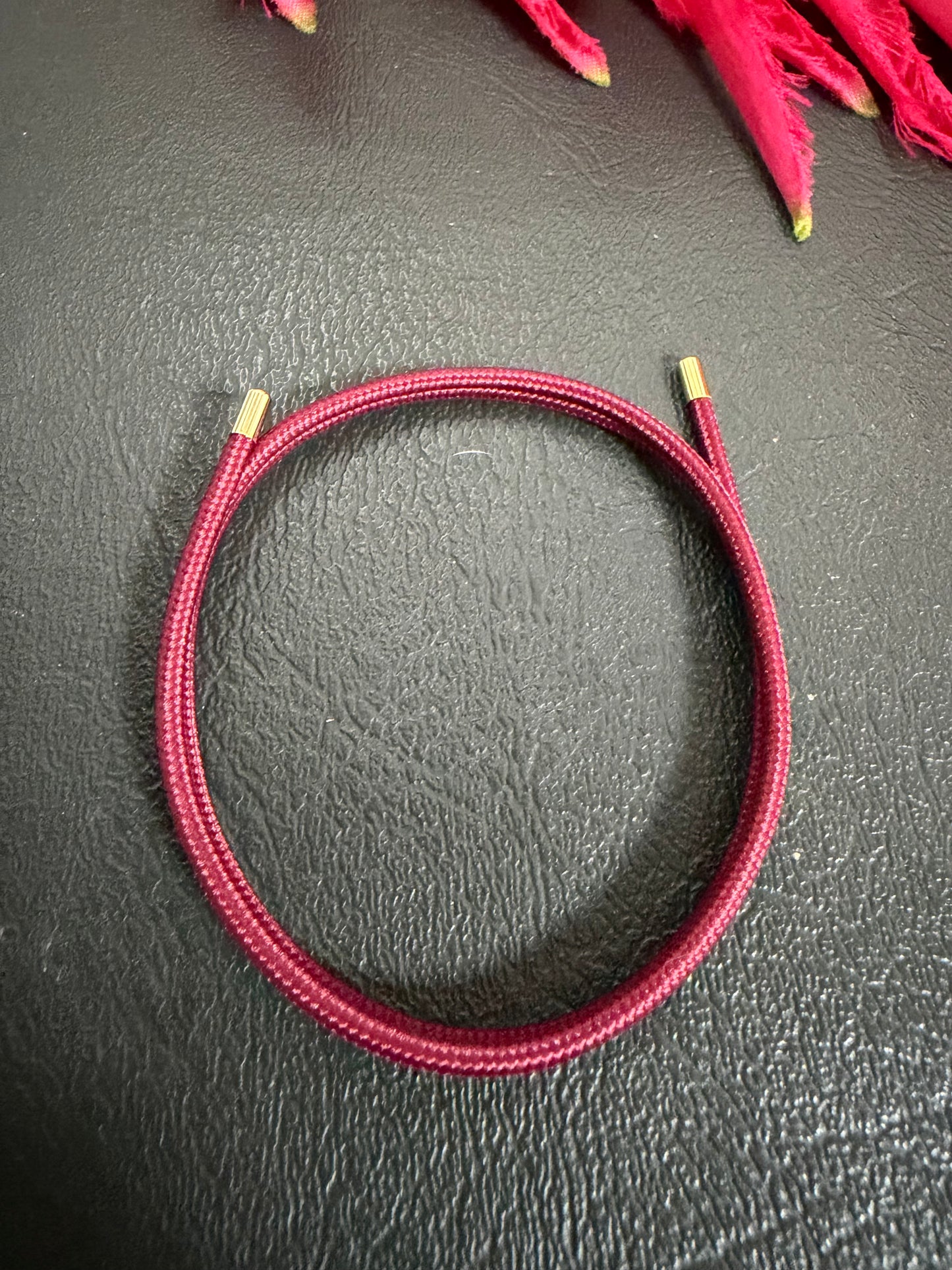 Magnetic necklace/bracelet